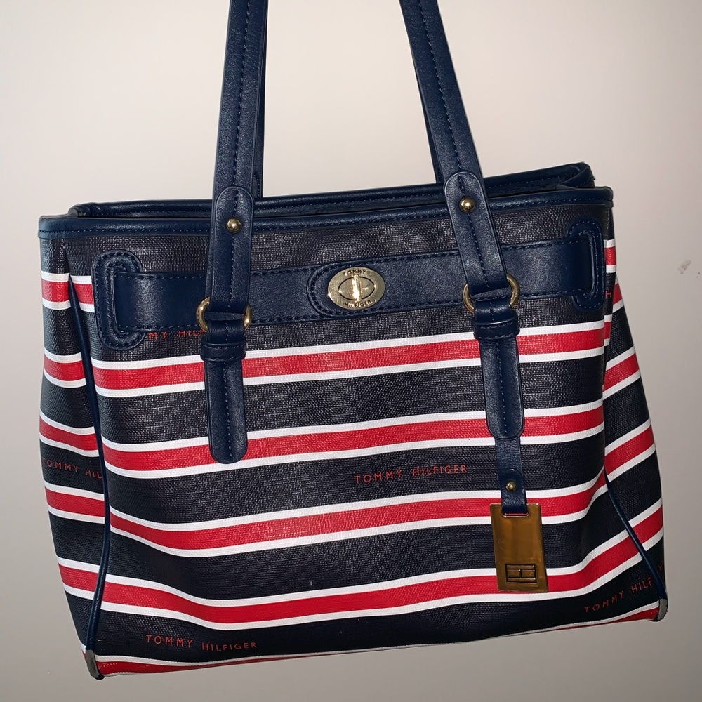 Navy blue, red & white Tommy Hilfiger bag 👜